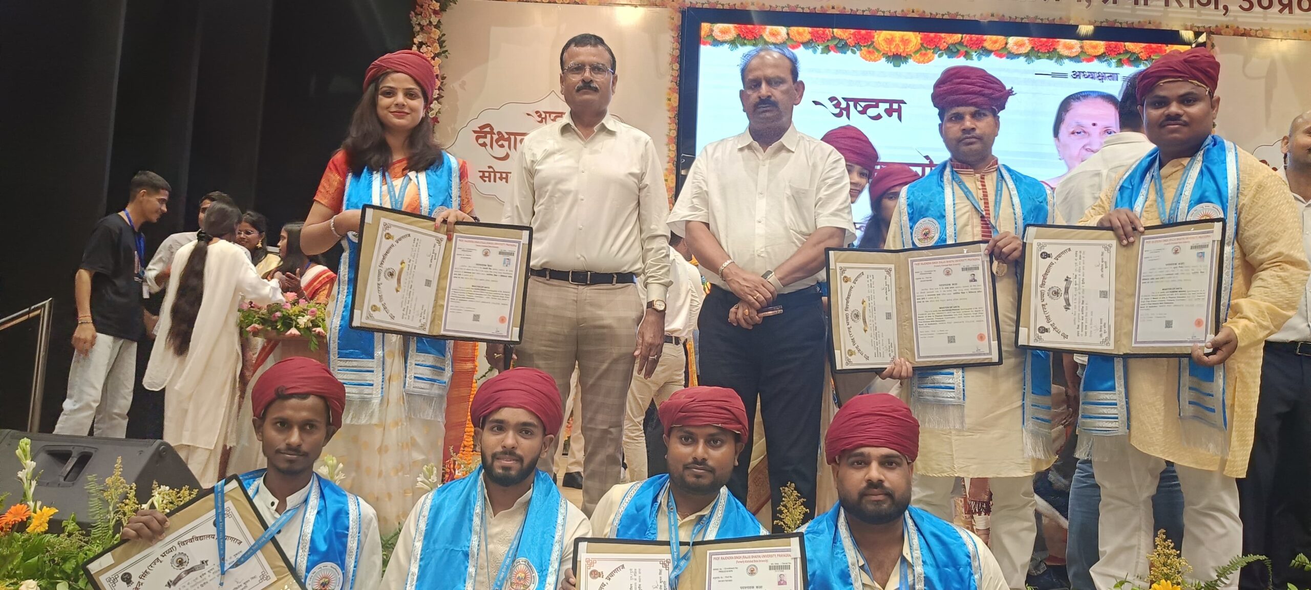 प्रयागराज : मेधावी खिलाड़ियों को स्वर्ण, रजत और कांस्य पदक प्रदान कर किया गया सम्मानित