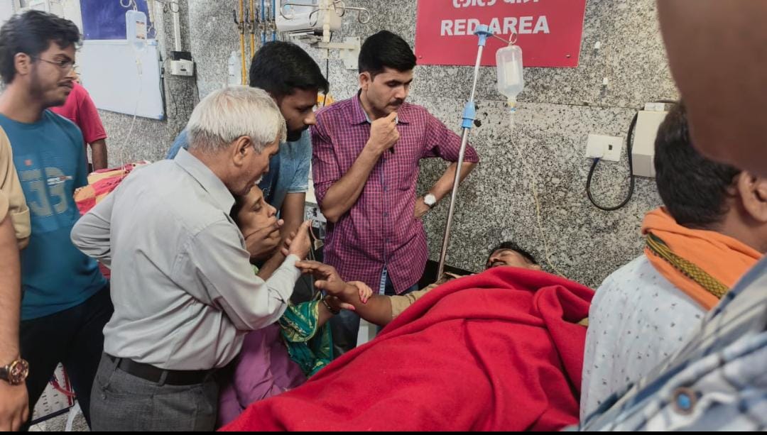कचहरी अपडेट : अधिवक्ताओं की पिटाई से घायल दरोगा की पत्नी सदमे में बेहोश