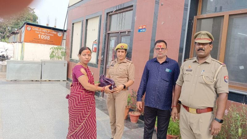 जीआरपी : नकदी तथा अन्य दस्तावेजों समेत खोया कैरी बैग मालिक को सौंपा