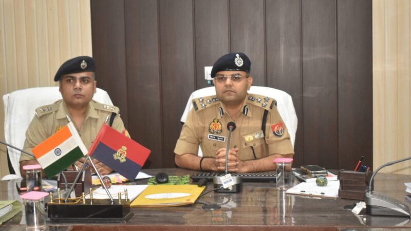 गाजीपुर : डीआईजी ने समीक्षा बैठक में अपराध नियंत्रण और महिला सुरक्षा पर दिया बल