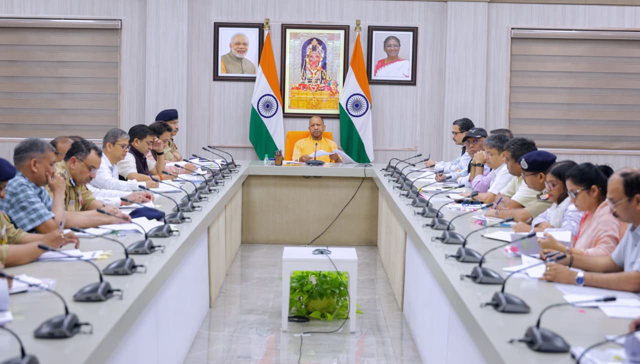 लखनऊ: मुख्यमंत्री योगी ने दिए पर्व-त्योहारों के सुचारू आयोजन के निर्देश, मिशन शक्ति 5.0 की तैयारियां शुरू