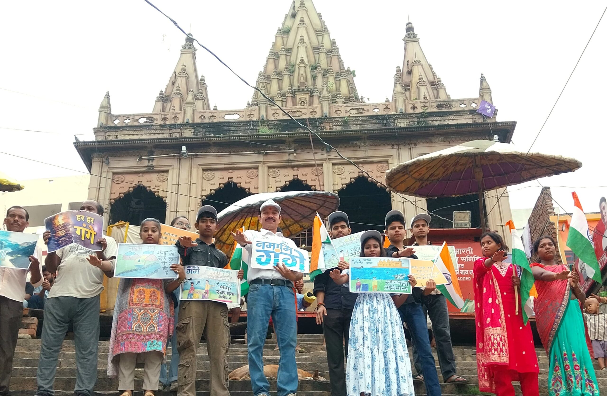 अस्सी घाट पर “गंगा स्वच्छता पखवाड़ा” के तहत स्वच्छता अभियान