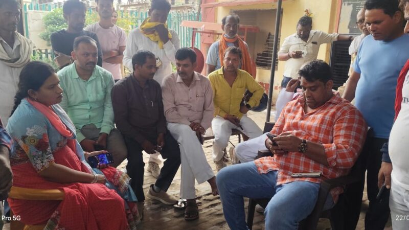 विद्युत मजदूर पंचायत के प्रयास से स्व. मनोज प्रजापति की पत्नी को मिली 10.5 लाख की आर्थिक सहायता