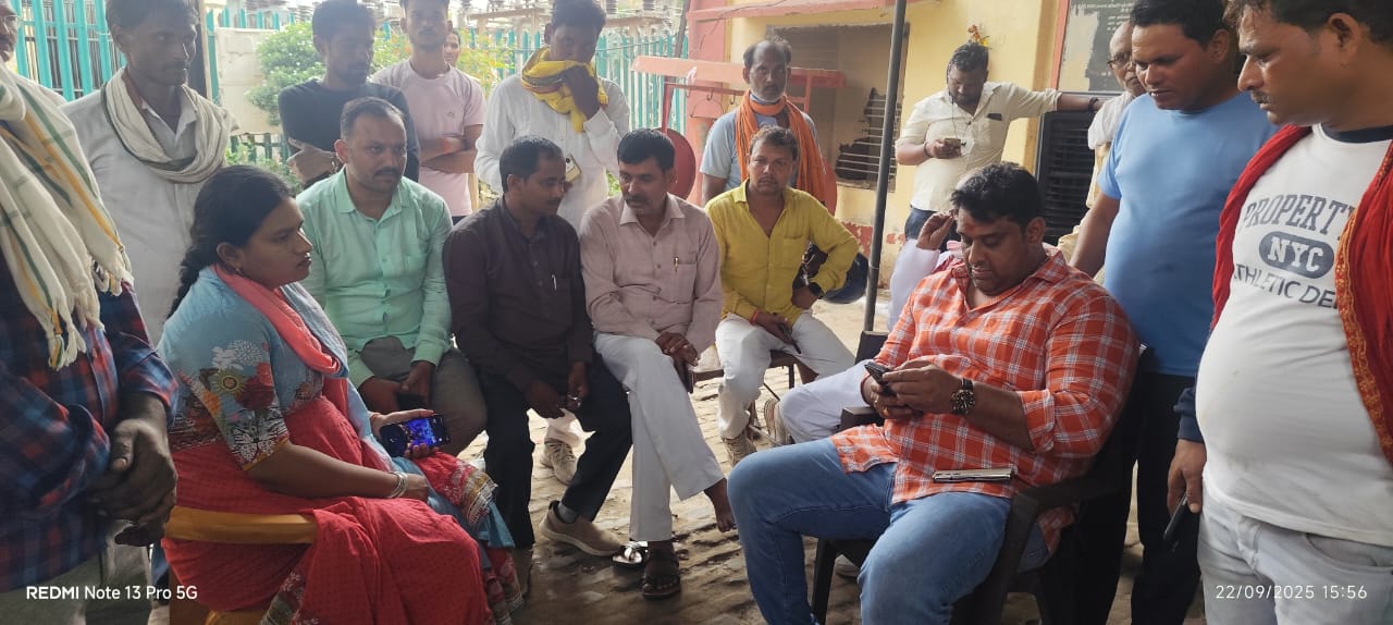 विद्युत मजदूर पंचायत के प्रयास से स्व. मनोज प्रजापति की पत्नी को मिली 10.5 लाख की आर्थिक सहायता