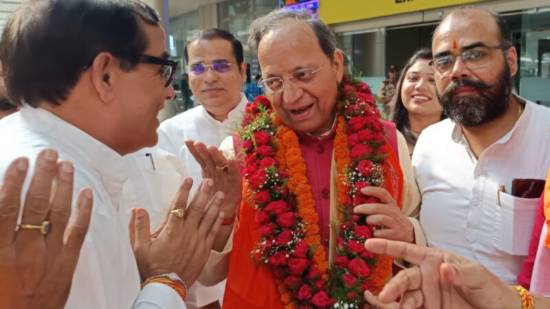 भाजपा राष्ट्रीय महासचिव अरुण सिंह का बाबतपुर हवाई अड्डे पर जोरदार स्वागत
