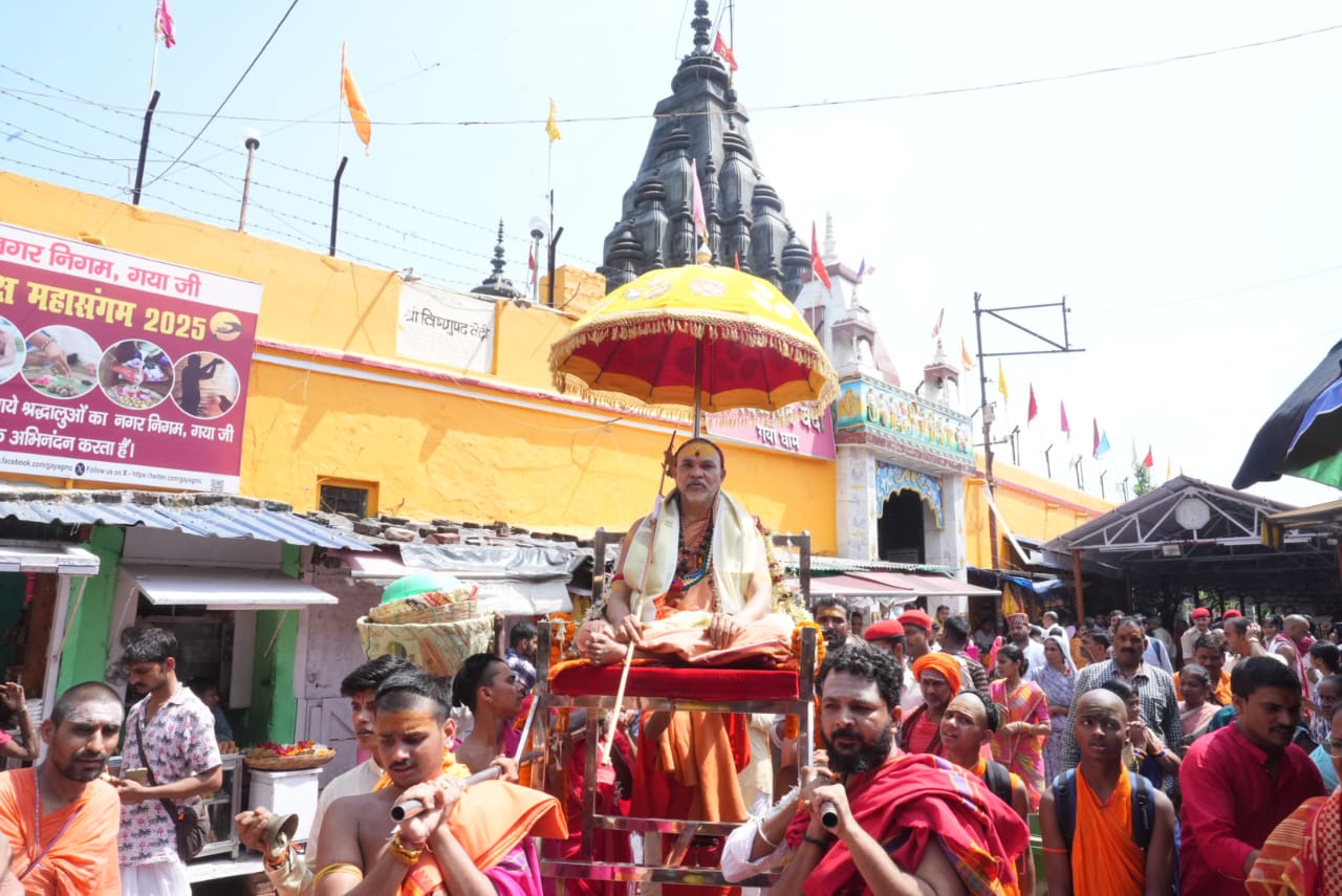 गूँजी गौ-रक्षा की पुकार, शंकराचार्य ने दिलाया संकल्प