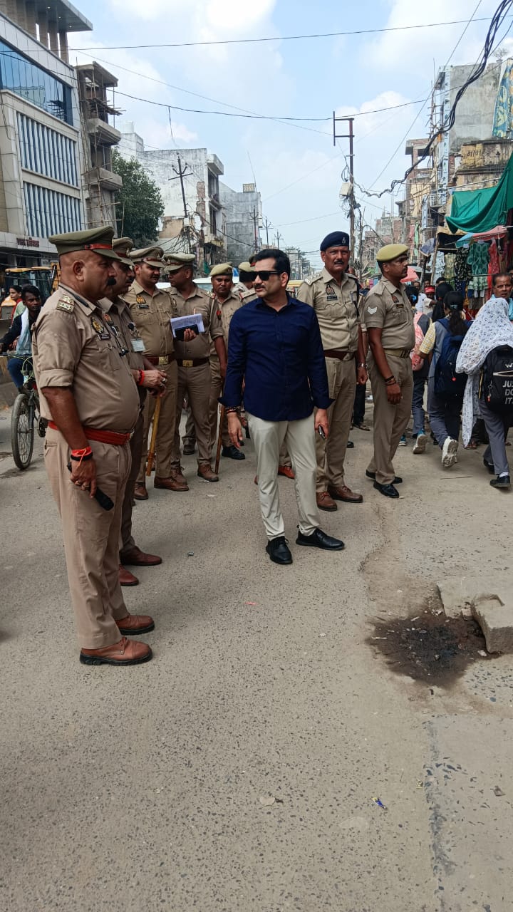 पुलिस आयुक्त ने पांडेयपुर चौराहे पर यातायात सुधार के दिए निर्देश