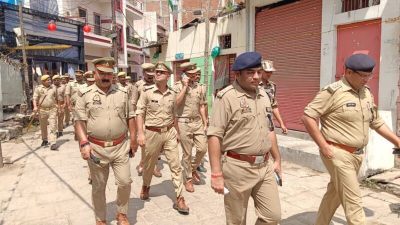 लालपुर और कैंट पुलिस ने सड़क से हटवाया अतिक्रमण