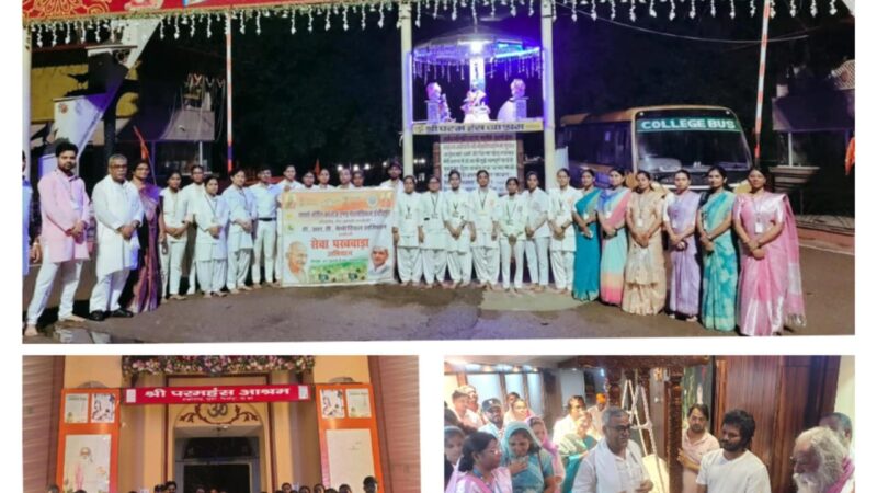 यथार्थ नर्सिंग कॉलेज के छात्रों ने परमहंस आश्रम में लिया स्वामी जी का आशीर्वाद