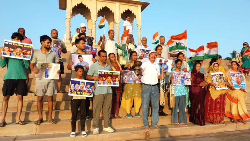 भारतीय क्रिकेट टीम की जीत के लिए मां गंगा की उतारी गई भव्य आरती