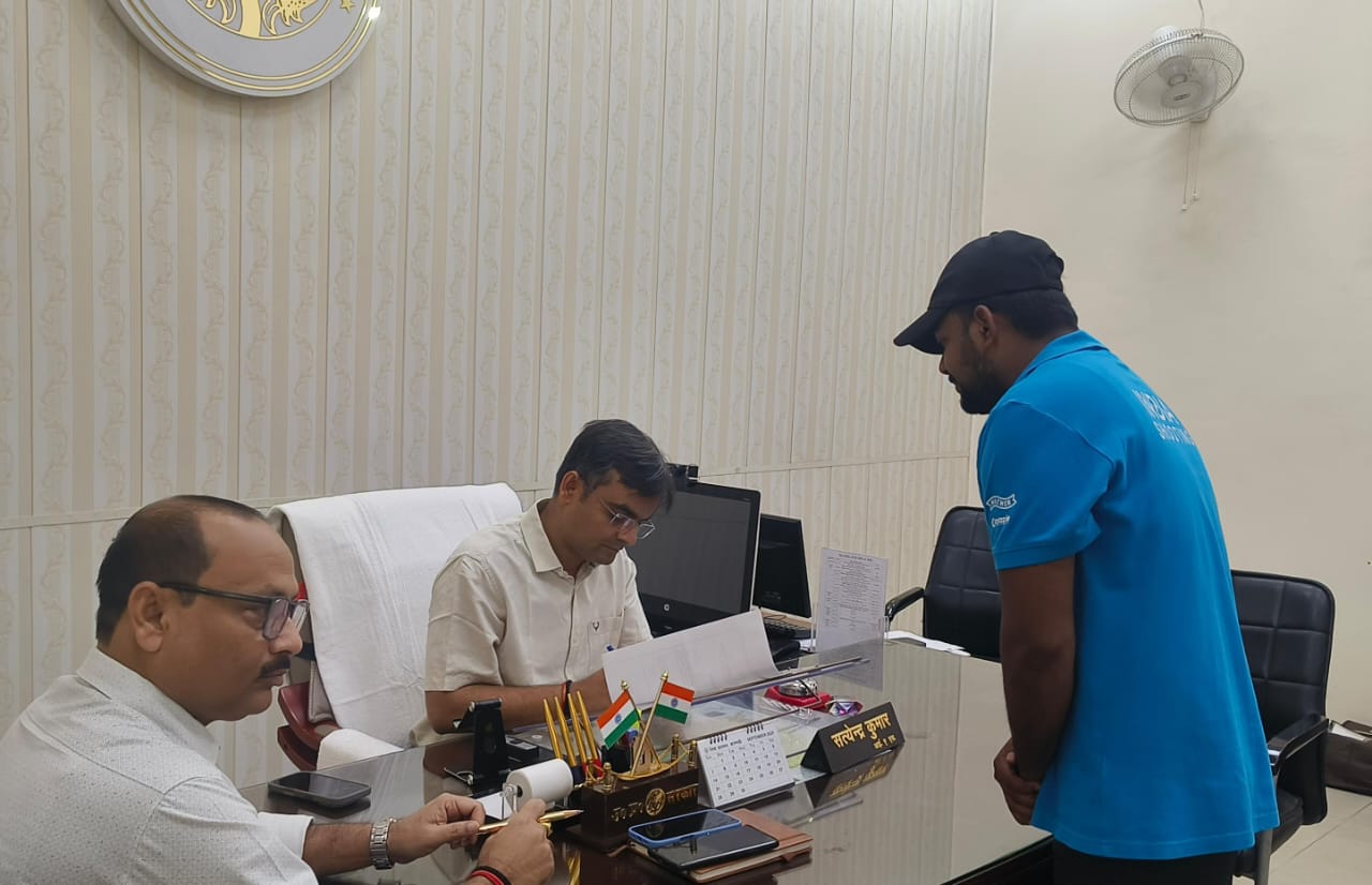 जिलाधिकारी ने जनता दर्शन में समस्याओं के त्वरित निस्तारण के दिए निर्देश