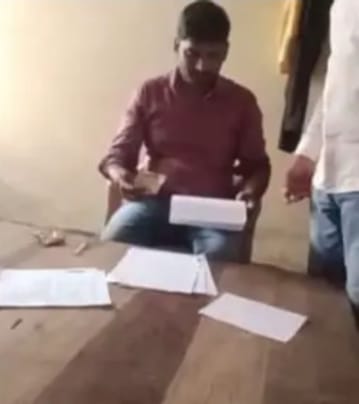 लेखपाल के रिश्वत कांड का वीडियो वायरल