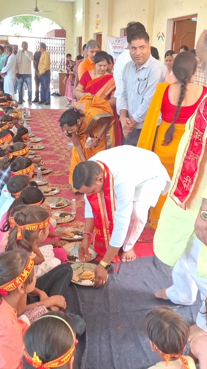 रोहनिया विधायक ने 51 कन्याओं से लिया आशीर्वाद