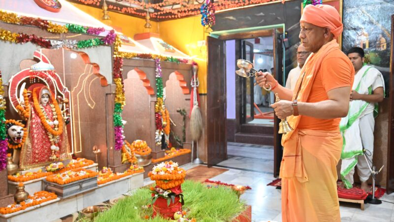 गोरखनाथ मंदिर में महानवमी पर कन्या पूजन, विजयदशमी पर भव्य शोभायात्रा