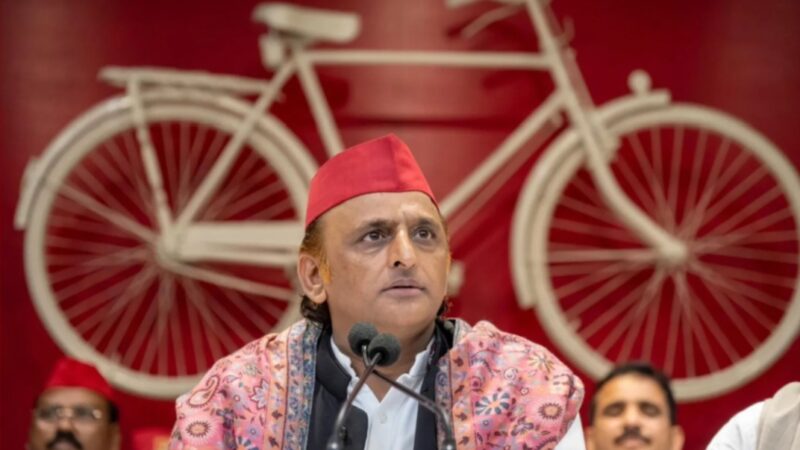 लखनऊः भाजपा सरकार का गड्ढामुक्त अभियान हवा-हवाई साबित हुआ – अखिलेश यादव
