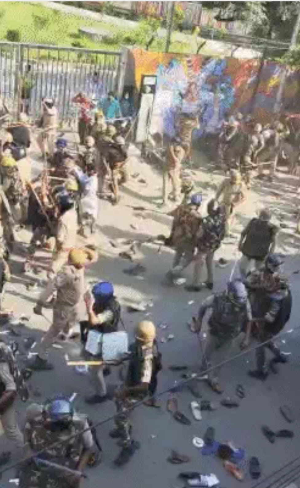 बरेली ; ‘आई लव मोहम्मद’ जुलूस पर बवाल के बाद लाठीचार्ज, बाजार बंद