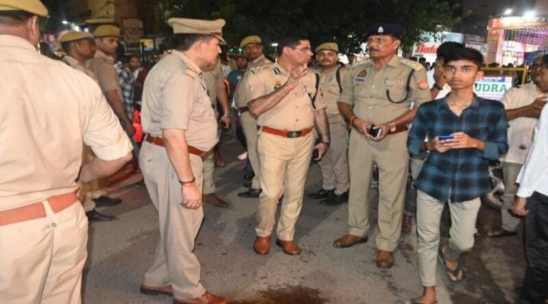 अपर पुलिस आयुक्त ने शहर के प्रमुख चौराहों और संवेदनशील स्थानों का निरीक्षण कर लिया जायजा