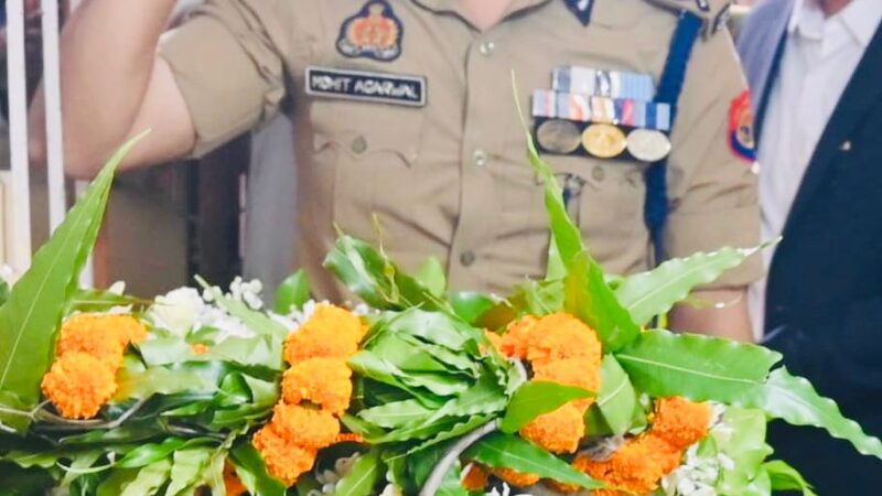 पद्म विभूषण पं. छन्नूलाल मिश्रा के निधन पर पुलिस आयुक्त ने पुष्पचक्र अर्पित कर दी श्रद्धांजलि