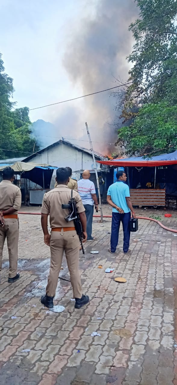 मीट मार्केट में शॉर्ट सर्किट से लगी भीषण आग