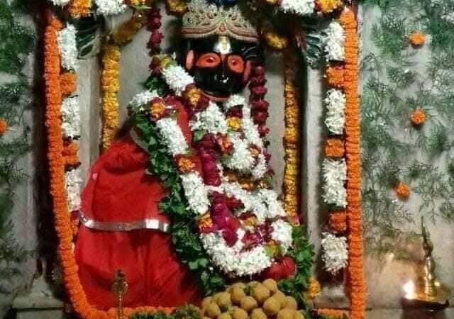 रामनगर किला : दक्षिणमुखी काले हनुमानजी के दुर्लभ दर्शन को उमड़ी भीड़