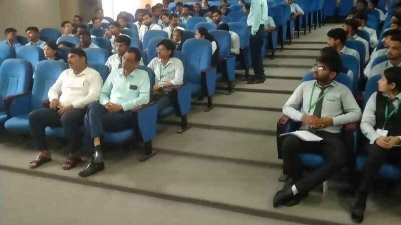 काशी इंस्टीट्यूट ऑफ टेक्नोलॉजी में पीएम विकसित भारत रोजगार योजना पर व्याख्यान