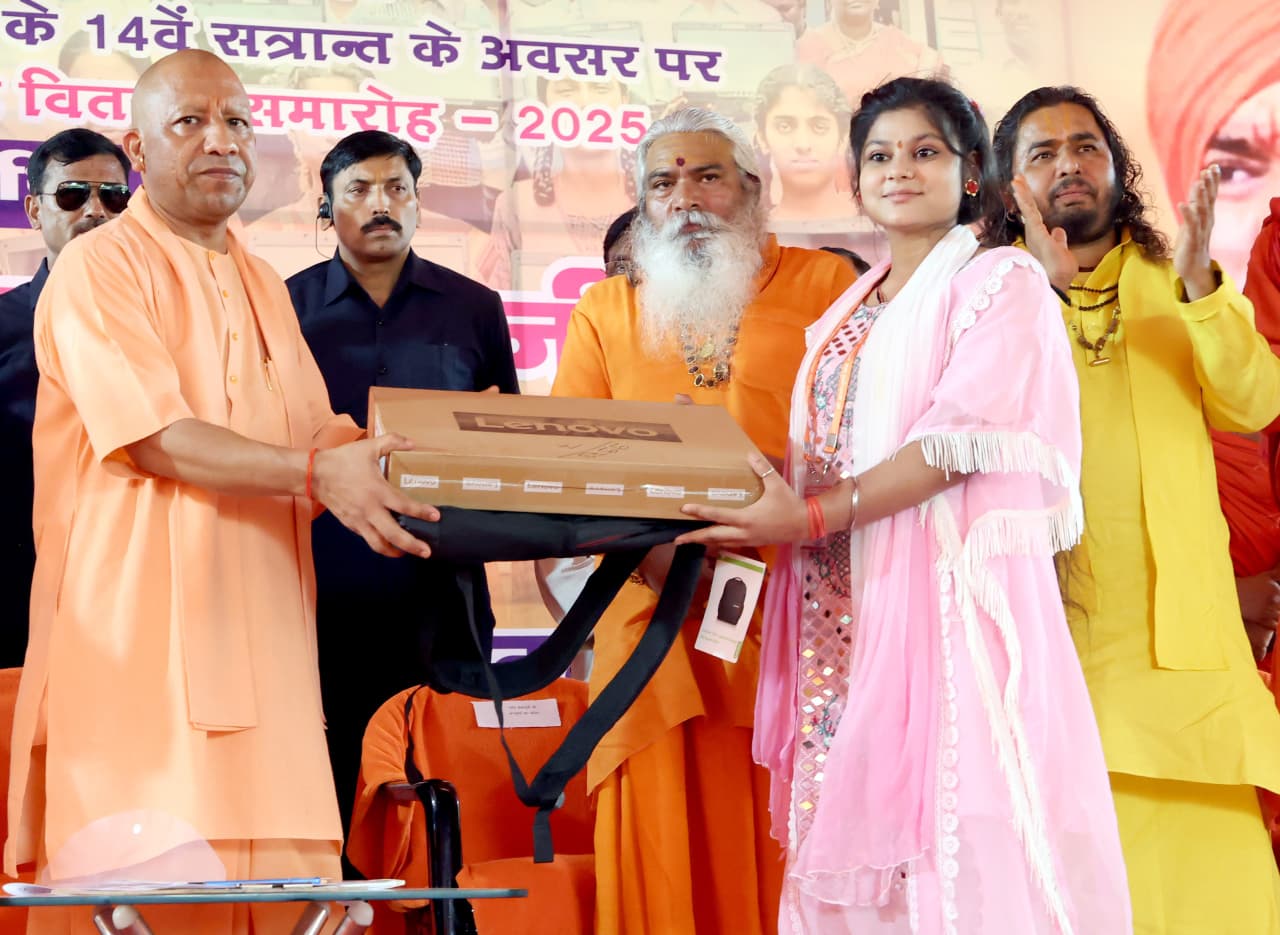 पीएम मोदी के नेतृत्व में हो रहा नारी सशक्तिकरण : योगी