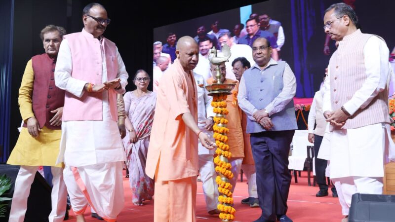 सफाई कर्मचारियों को मिलेगा 35-40 लाख का मुआवजा और स्वास्थ्य बीमा : सीएम योगी