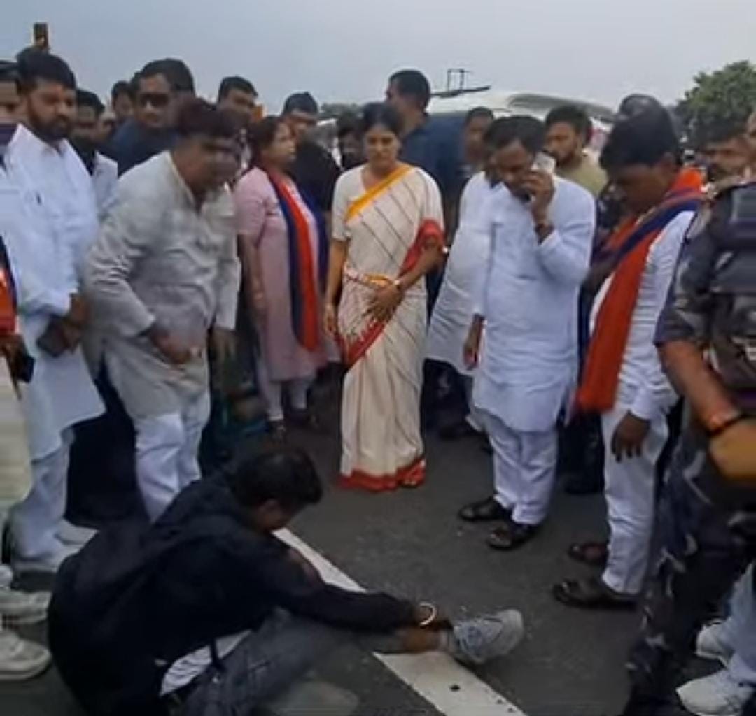 केंद्रीय मंत्री अनुप्रिया पटेल ने सड़क दुर्घटना में घायल को पहुंचाया अस्पताल