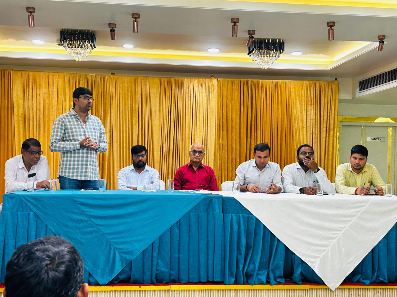 बिजली कर्मचारियों ने अपनी लड़ाई को और तेज करने का किया ऐलान