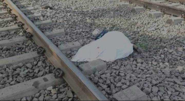 आशापुर रेलवे क्रॉसिंग पर मिला अज्ञात महिला का शव