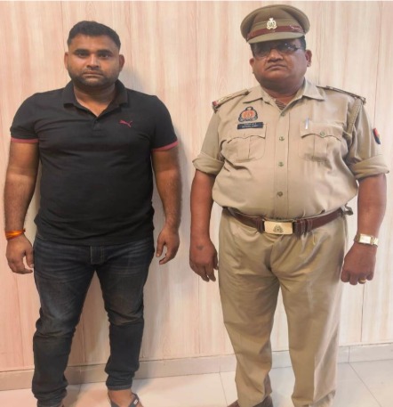 फिरोजाबाद में 2 करोड़ की लूट का खुलासा: दो पुलिसकर्मी गिरफ्तार