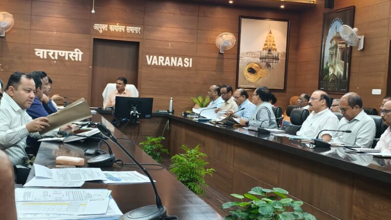 निर्माणाधीन परियोजनाओं में देरी पर मंडलायुक्त सख्त