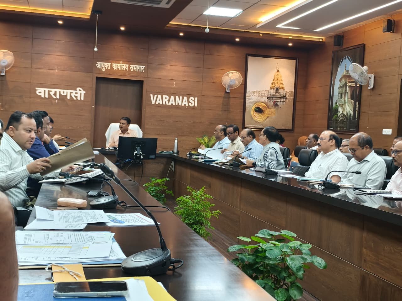 निर्माणाधीन परियोजनाओं में देरी पर मंडलायुक्त सख्त