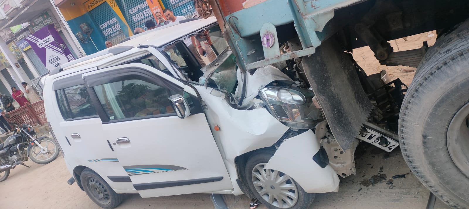 भीषण सड़क हादसे में एक की मौत, पांच गंभीर रूप से घायल