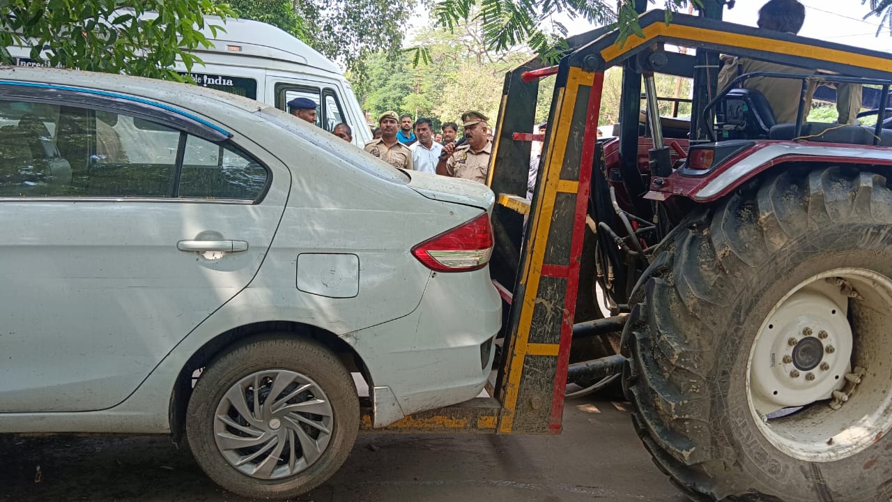 अतिक्रमण के खिलाफ पुलिस की बड़ी कार्रवाई, टूरिस्ट बसें सीज