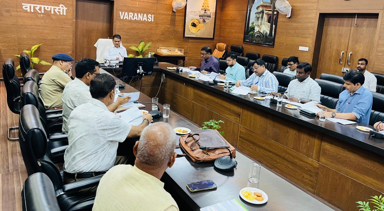 मंडलायुक्त ने स्कूली वाहनों और ब्लैक स्पॉट्स पर कठोर कार्रवाई के दिए निर्देश