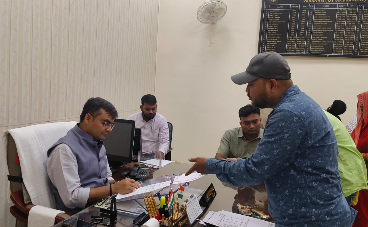 जिलाधिकारी ने जनता दर्शन में समस्याओं के समयबद्ध निस्तारण के दिए निर्देश