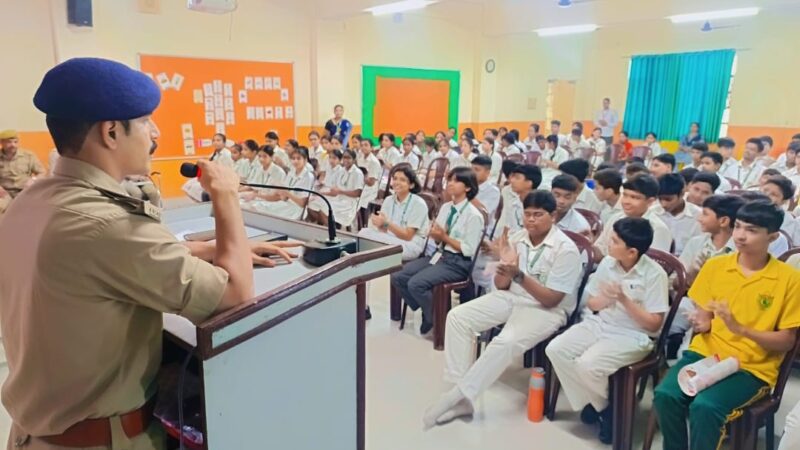 डीपीएस काशी में बच्चों को साइबर अपराध और महिला सुरक्षा के प्रति किया जागरूक