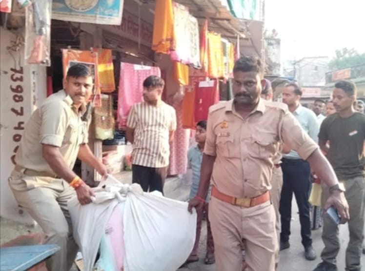 कपड़ा दुकान से 3.5 क्विंटल अवैध पटाखे बरामद