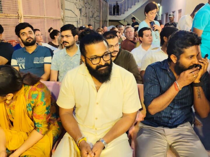 फिल्म अभिनेता ऋषभ शेट्टी ने गंगा आरती में लिया हिस्सा, कांतारा की सफलता के लिए कहा धन्यवाद