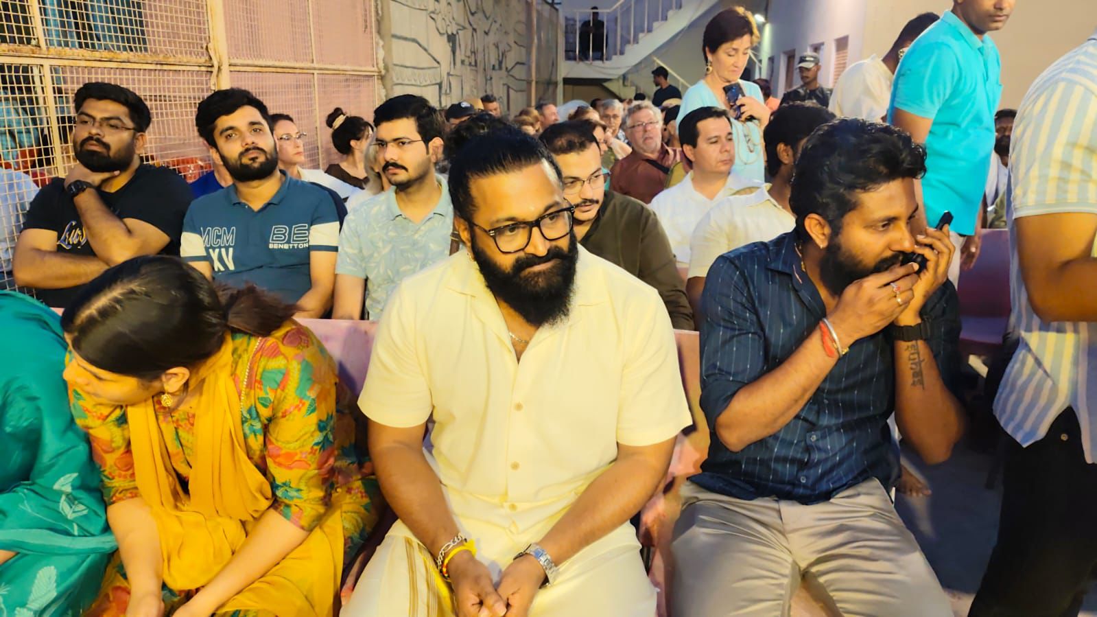 फिल्म अभिनेता ऋषभ शेट्टी ने गंगा आरती में लिया हिस्सा, कांतारा की सफलता के लिए कहा धन्यवाद