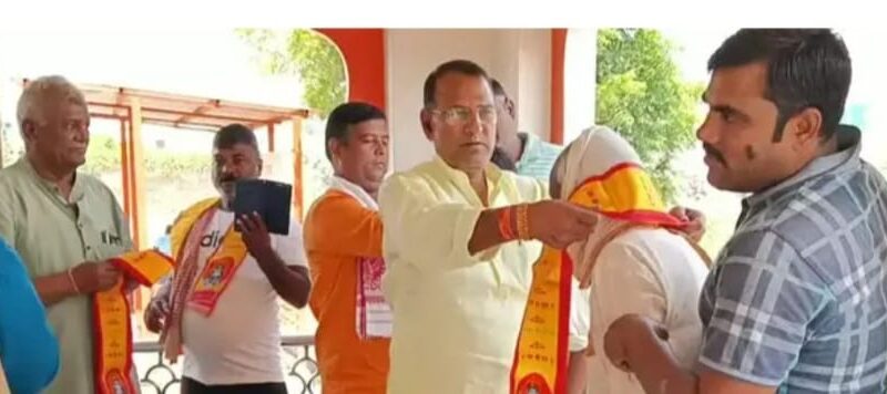 चंदौली में धार्मिक अनुष्ठान के साथ कुछ परिवारों की घर वापसी