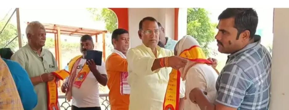 चंदौली में धार्मिक अनुष्ठान के साथ कुछ परिवारों की घर वापसी