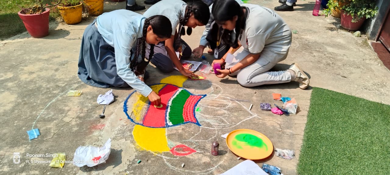 आर.एस. शिवमूर्ति पब्लिक स्कूल में दीपावली के अवसर पर रंगोली और दिया मेकिंग प्रतियोगिता आयोजित