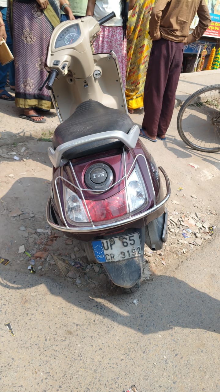 अज्ञात वाहन की टक्कर से स्कूटी सवार की दर्दनाक मौत, आक्रोशित भीड़ ने किया हंगामा