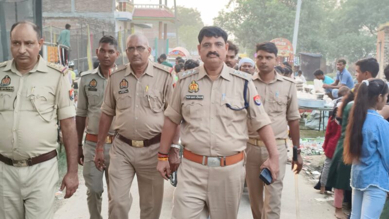 एसीपी अजय कुमार श्रीवास्तव ने मेला करधना में किया भ्रमण, सुरक्षा व्यवस्था का लिया जायजा