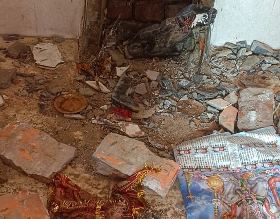 अज्ञात बदमाशों ने काली मंदिर में तोड़फोड़ मचाई, मूर्ति क्षतिग्रस्त, ग्रामीणों में आक्रोश