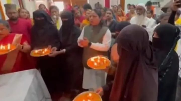 मुस्लिम महिलाओं ने काशी में की भगवान राम की आरती