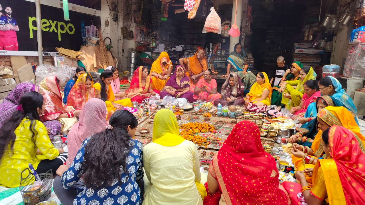 मिर्जामुराद में हर्षोल्लास से मनाया गया भैया दूज का पर्व