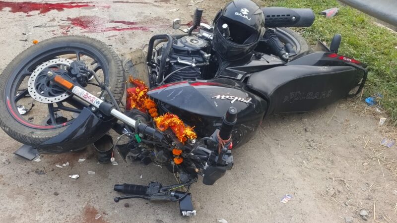 मिर्जामुराद : खड़ी ट्रक से टकराई बाइक, दो की मौत, एक गंभीर